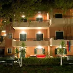 Apartament Helena & *